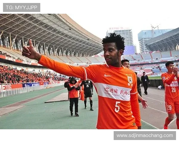 巴西足球明星的酒鬼生活与传奇故事揭秘